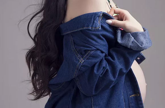 时尚辣妈孕期照留念